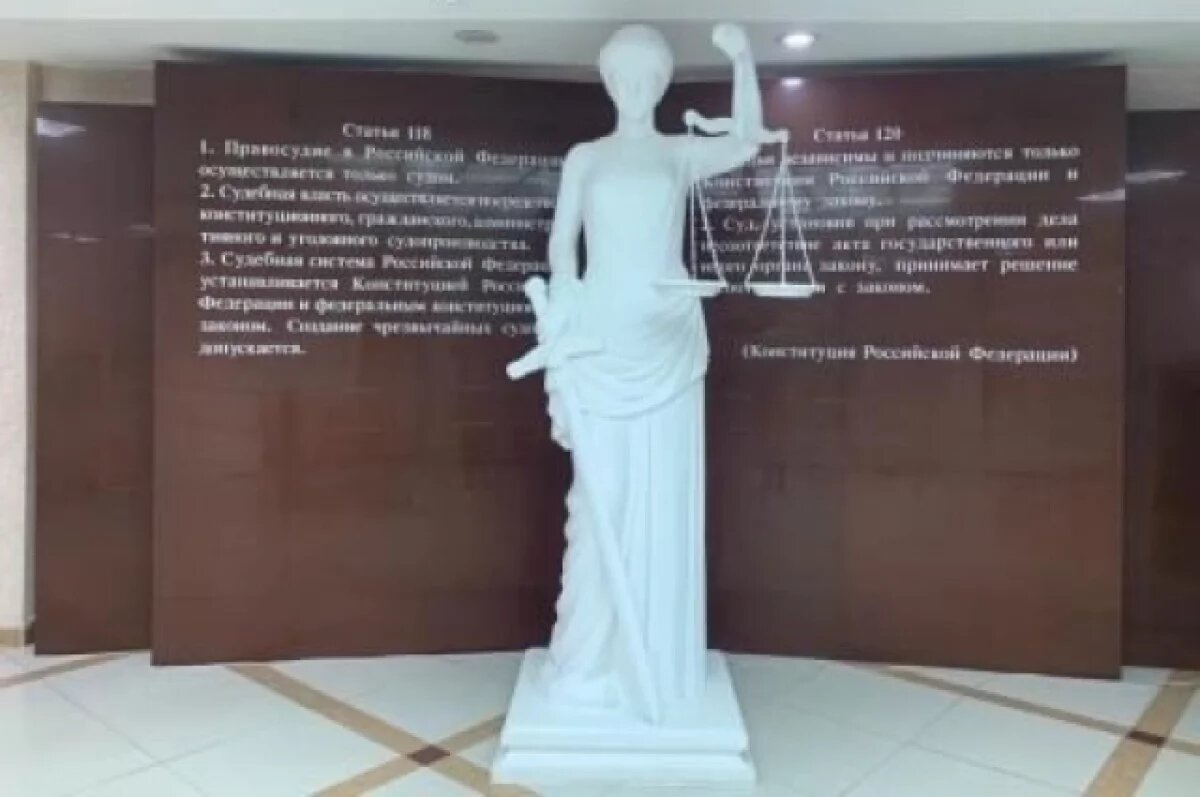    Суд взыскал со школы в Якутии 300 тысяч рублей за сломанную руку у девочки