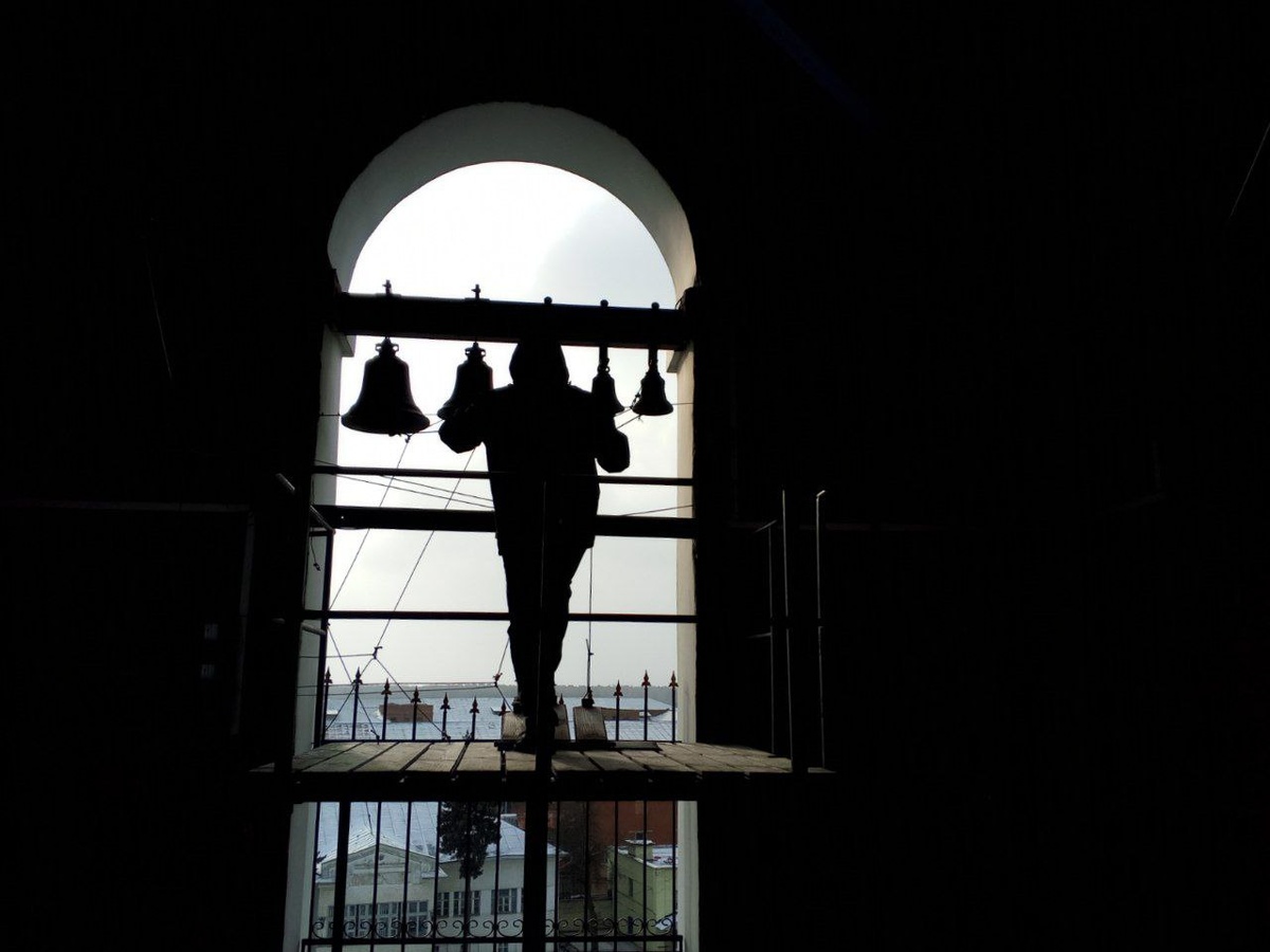 На фото муж. Фото младшей дочери.