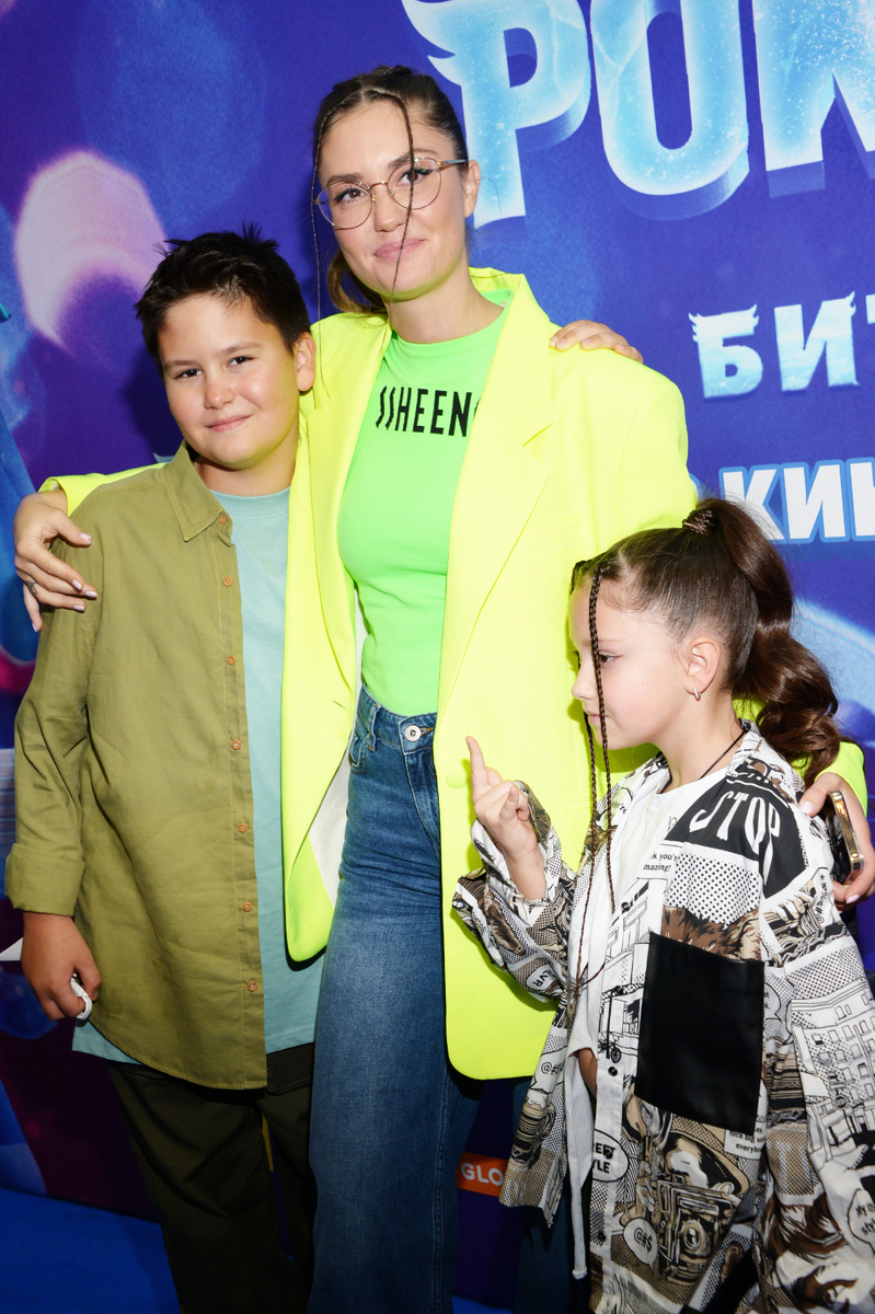 Агата Муцениеце с сыном Тимофеем и дочкой Мией. Фото: Global Look Press