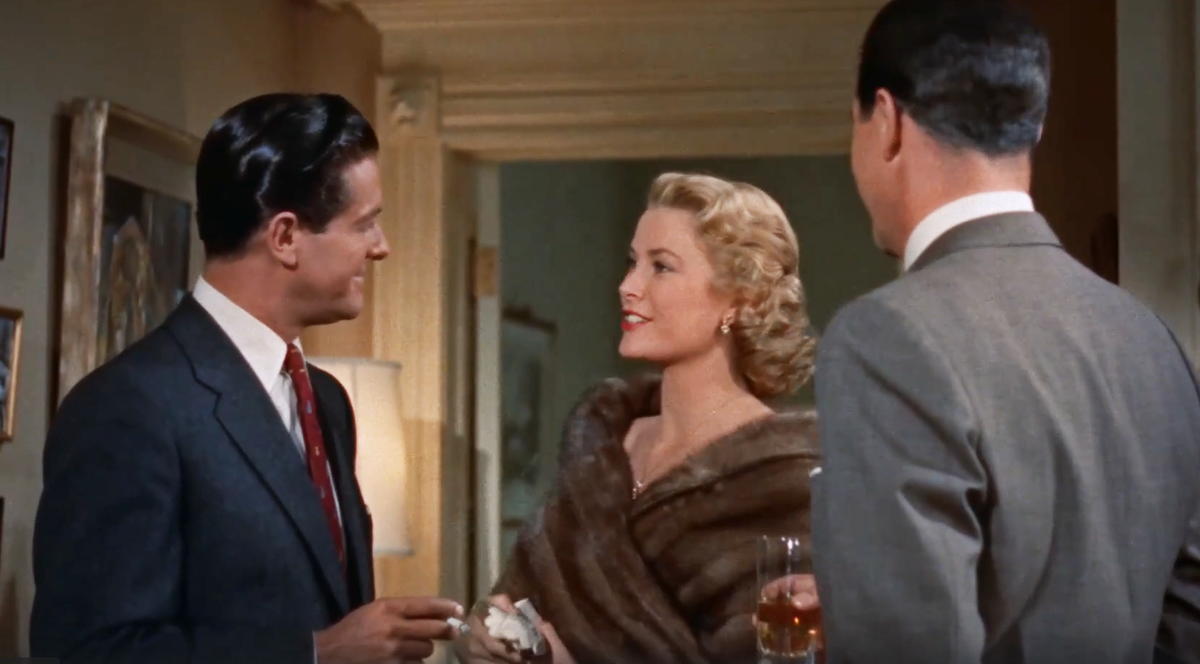 Тони провожает жену и "друга" в ресторан