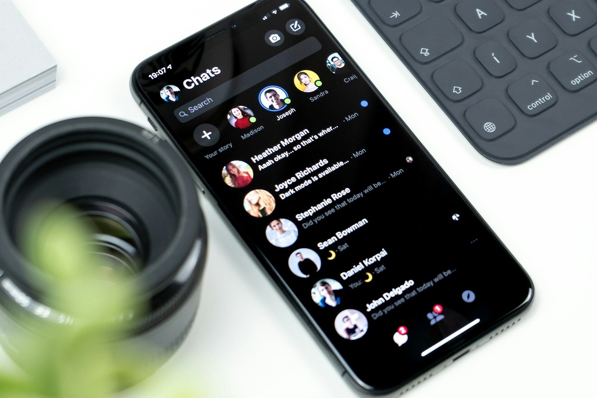    Опасная мода: почему не стоит всегда использовать темный режим на смартфоне