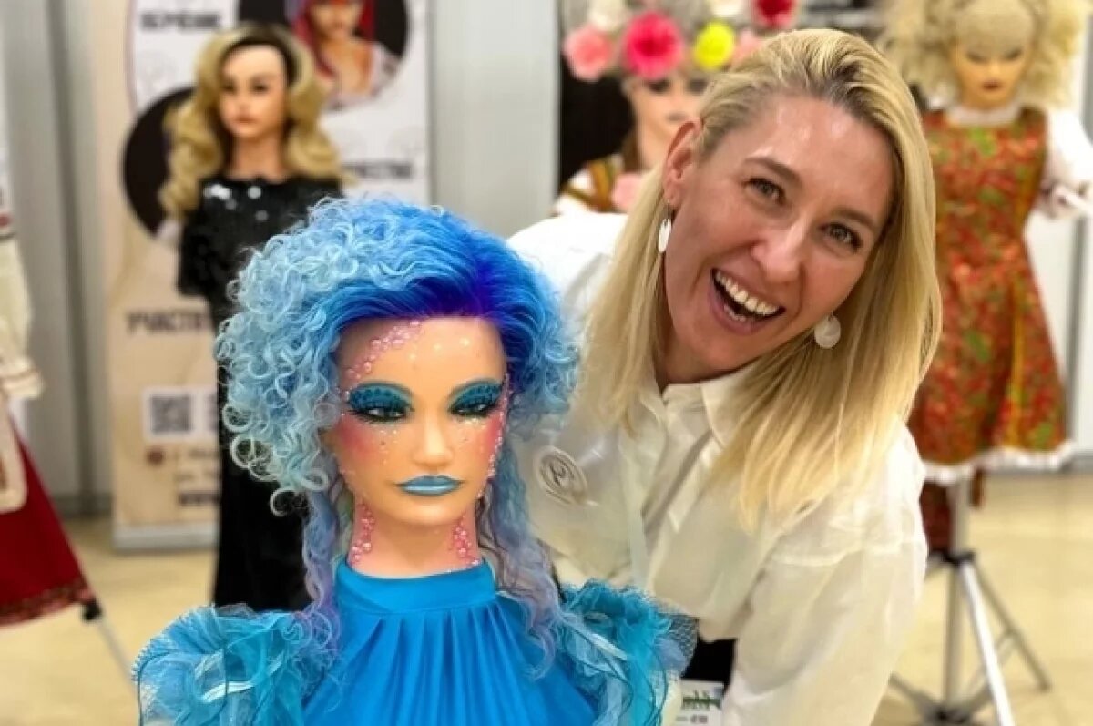    Мария Харинова — специалист по завивке.