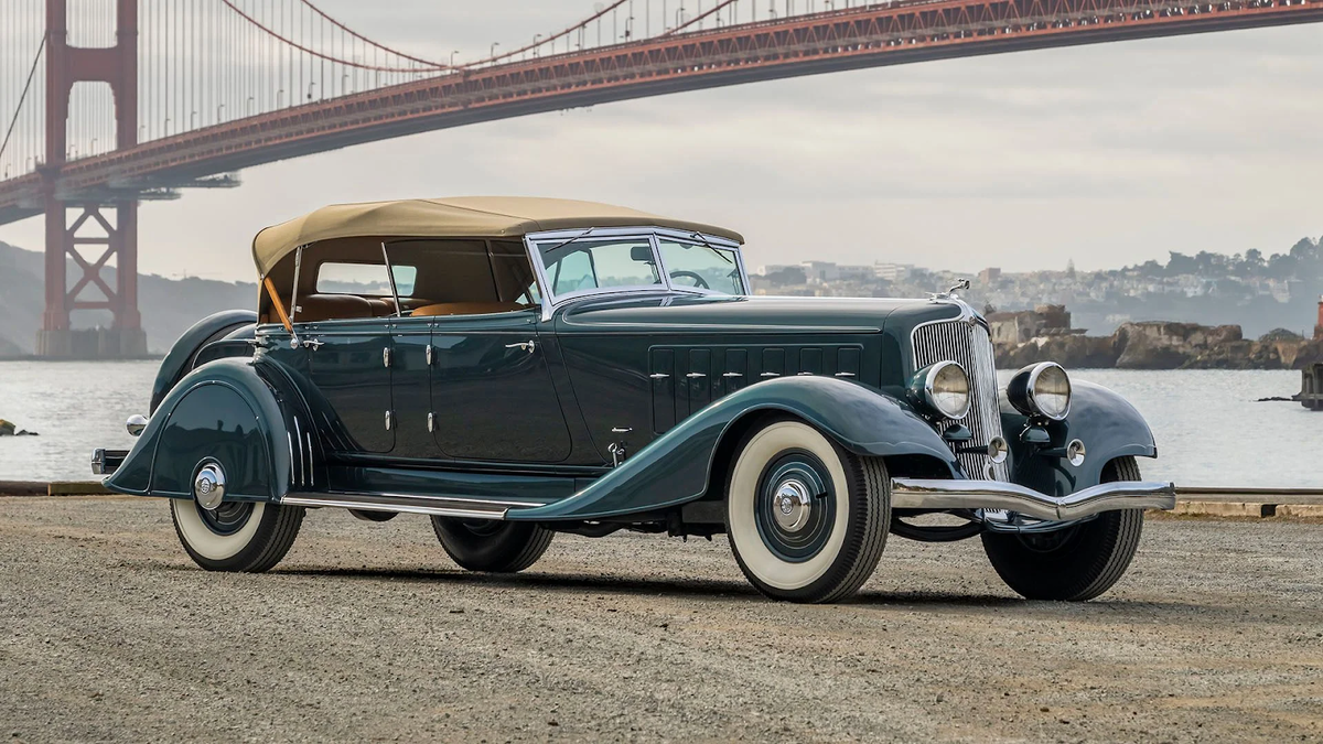 Chrysler Custom Imperial LeBaron (1933 г., цена от 0,9 до 1,2 млн долларов) – последний фаэтон серии с двойным ветровым стеклом, «Самый элегантный открытый автомобиль» на Pebble Beach Concours d'Elegance 1997 года