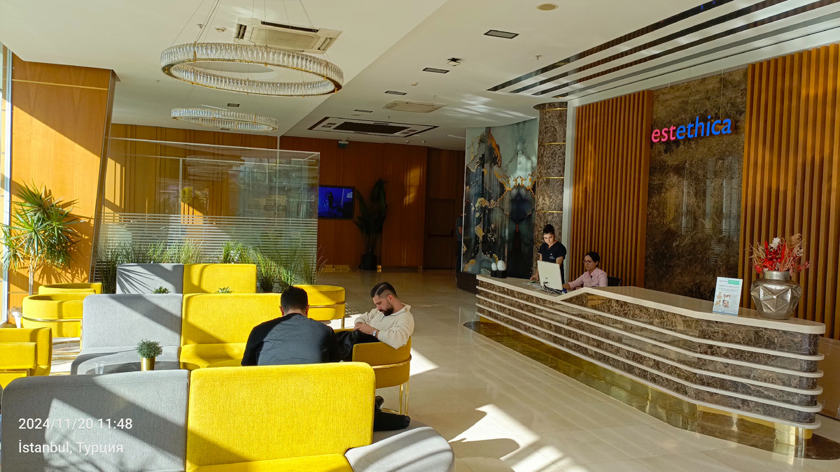 Холл больницы ESTETHICA (Стамбул)