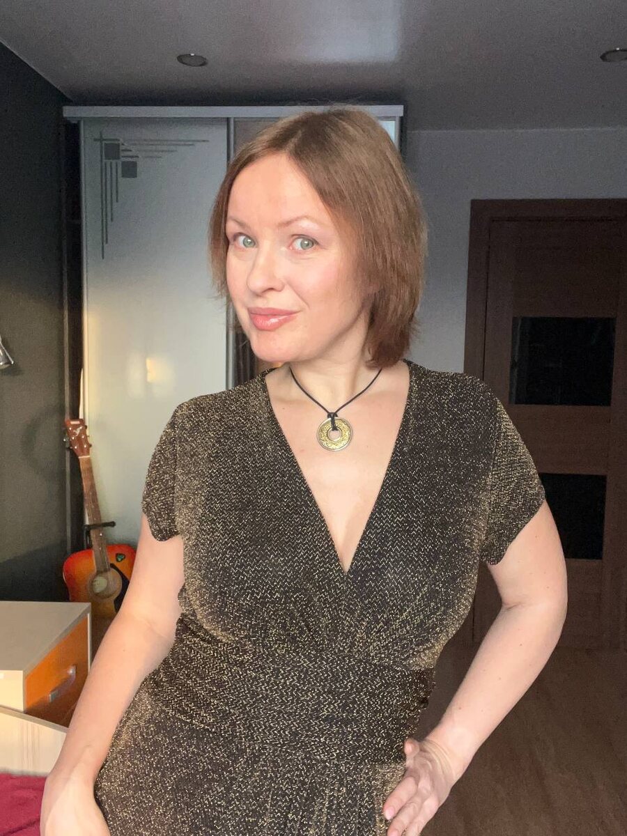 Платье - роскошное, не правда ли?)) Фото автора. Листайте!