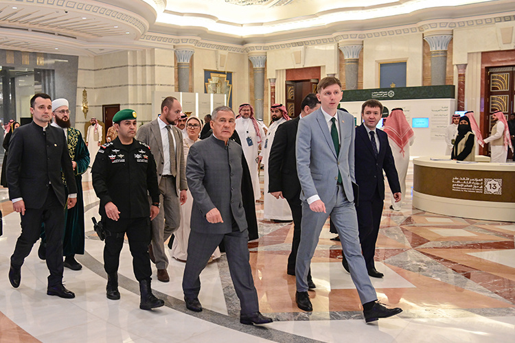    Ежегодно на конференции министров культуры стран ОИС определяется культурная столица исламского мира. Столица Татарстана также представила свою заявку.   
Фото: rais.tatarstan.ru