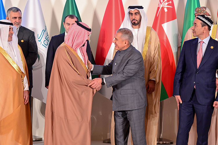    Ни один из участников конференции не высказался против получения Казанью звания культурной столицы исламского мира. Напротив, выступление татарстанской делегации вызвало большой интерес.   
Фото: rais.tatrstan.ru