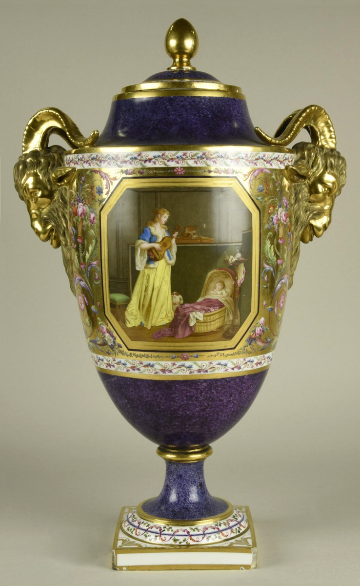 Ваза с крышкой. Севрская королевская фарфоровая мануфактура. 1820-е гг.