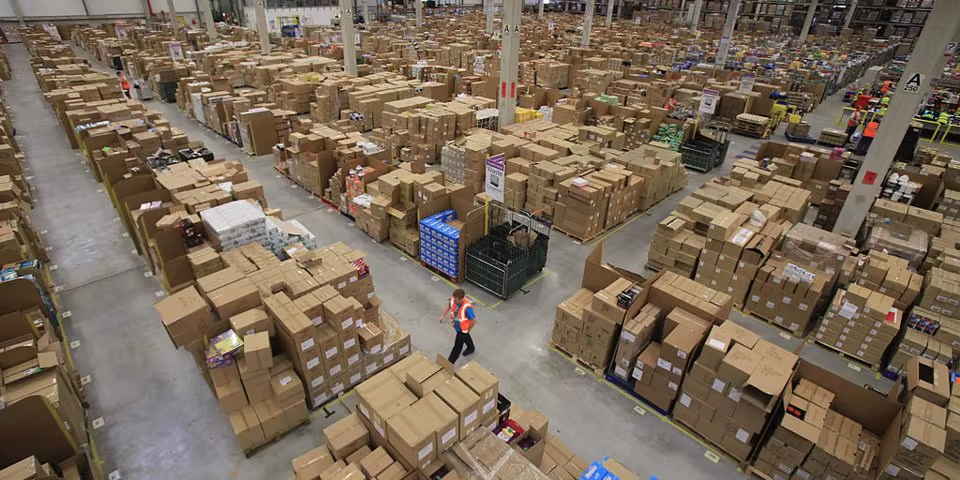 Эта фотография взята из Интернета, на складе вб приблизительно все также выглядит