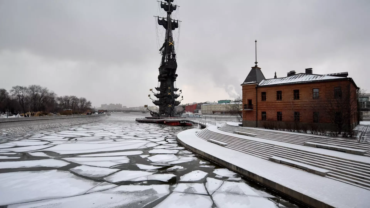 Москву и Петербург накрывает волна арктического холода: когда уйдут морозы. Фото: Александр Казаков/ТАСС