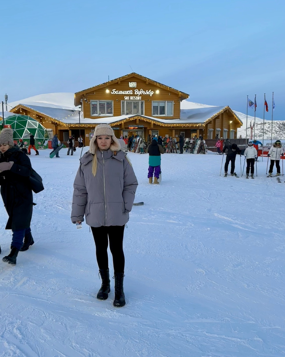 Тут галерея, листайте. Наша старшенькая, немного недовольная, как и все подростки.
