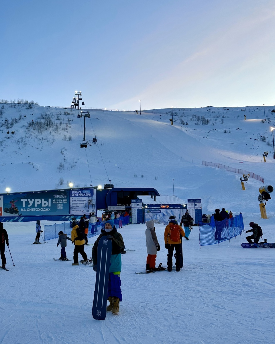 Вход на подъемник. Очереди почти нет.