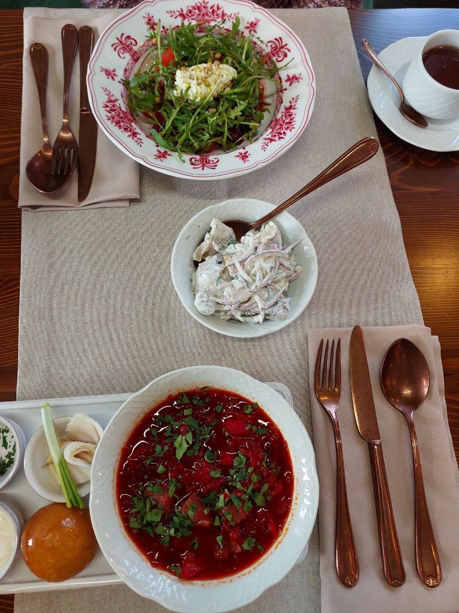 Фото автора на так себе телефон, но звонки на фотоаппарат ещё хуже