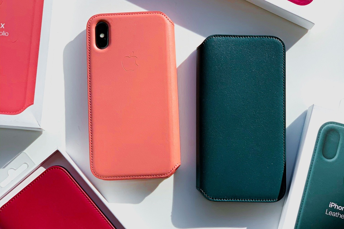     Без металлических вставок и толстых слоев: как выбрать идеальный чехол для телефона и каких моделей следует избегать