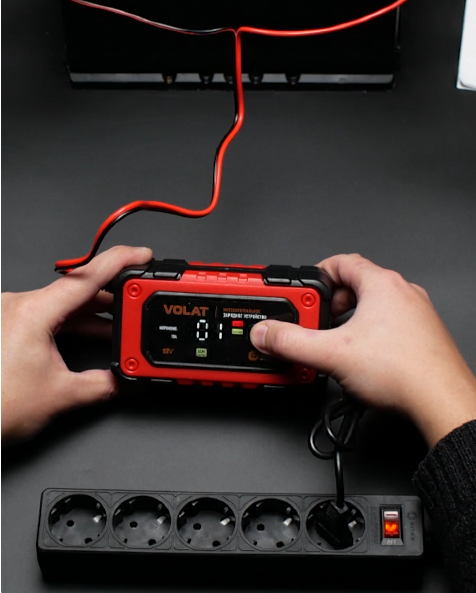 В Volat VT-BC1207E необходимо настроить только тип батареи - зарядное автоматическое