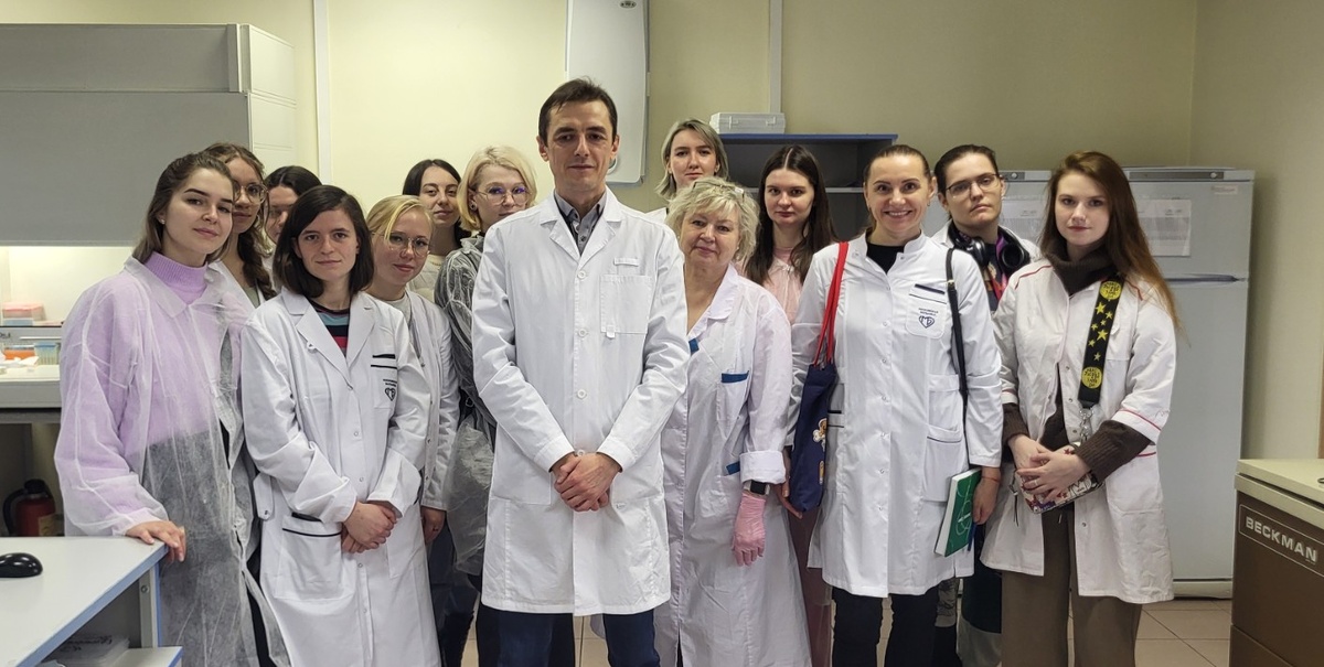 Роман Овчинников со студентами