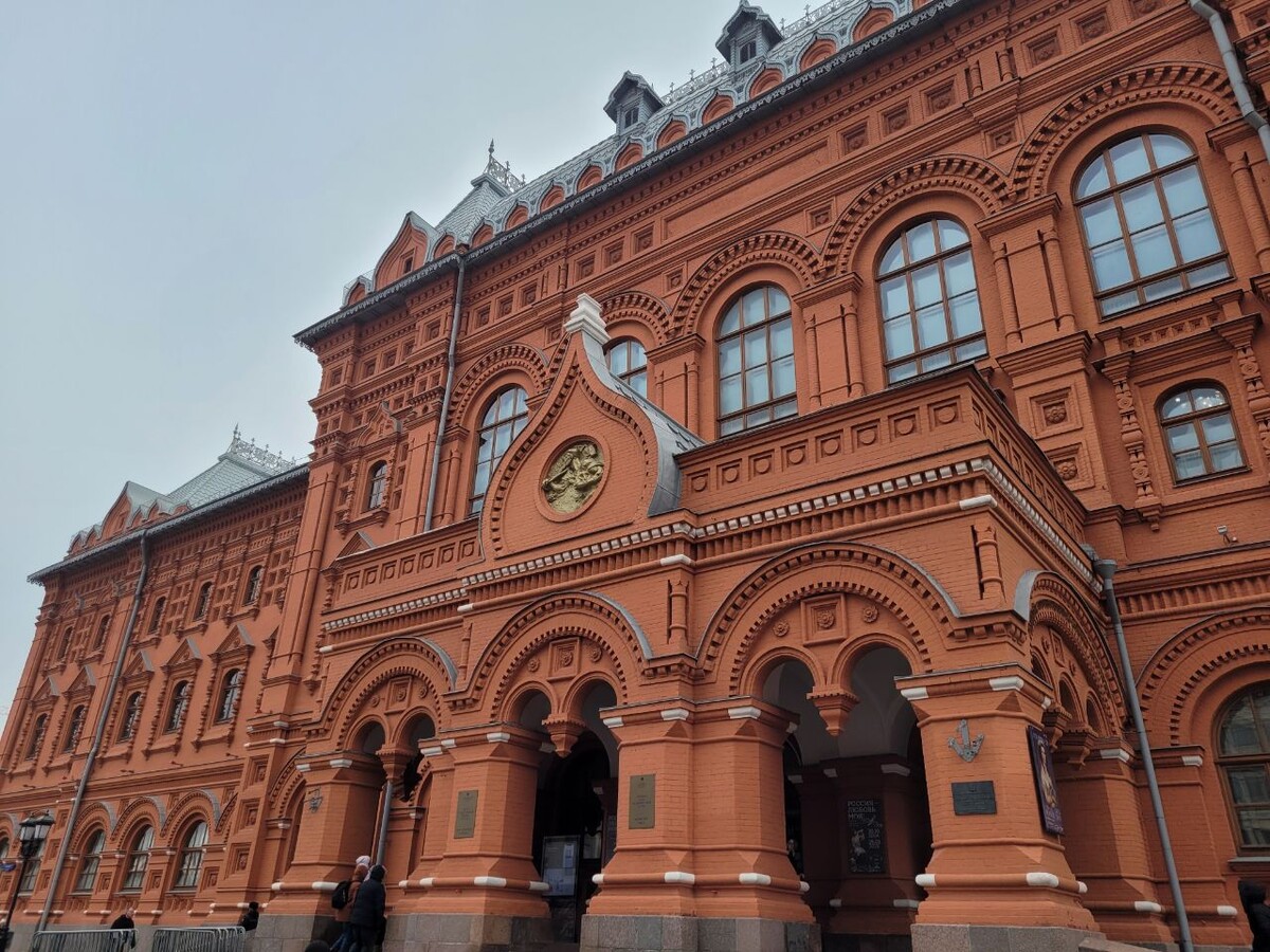 Выставка проходит здесь