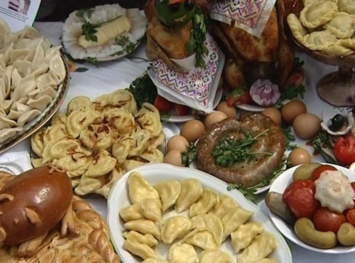 застолье с варениками