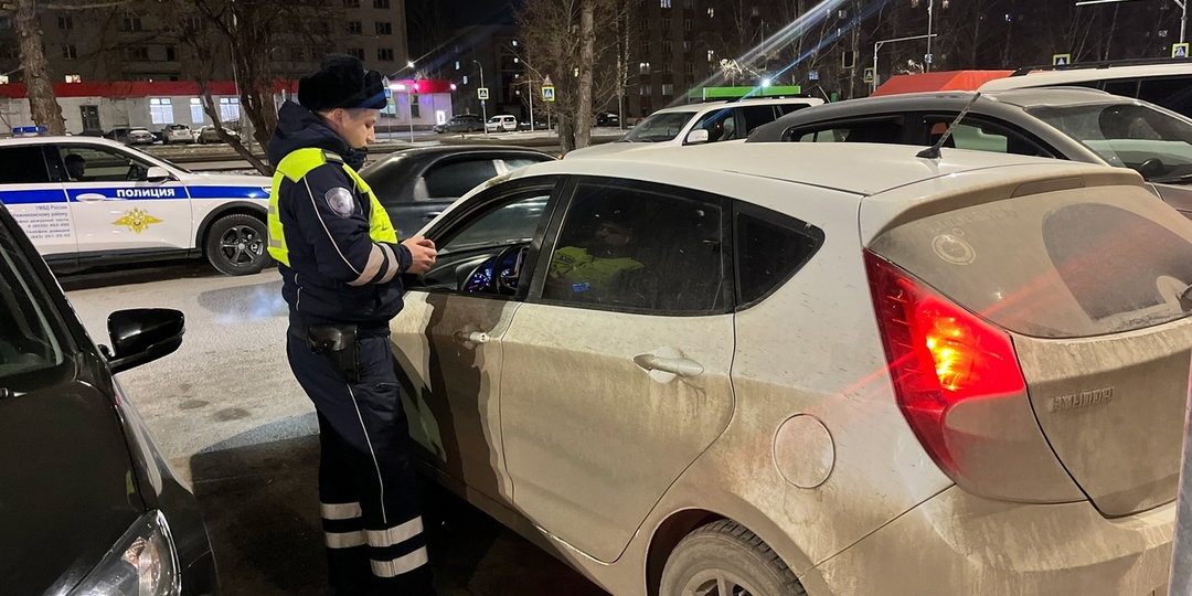 Обязан ли водитель возить с собой и предъявлять ГАИшнику документы на электроинструмент, который перевозит в багажнике. Ответ автоюриста