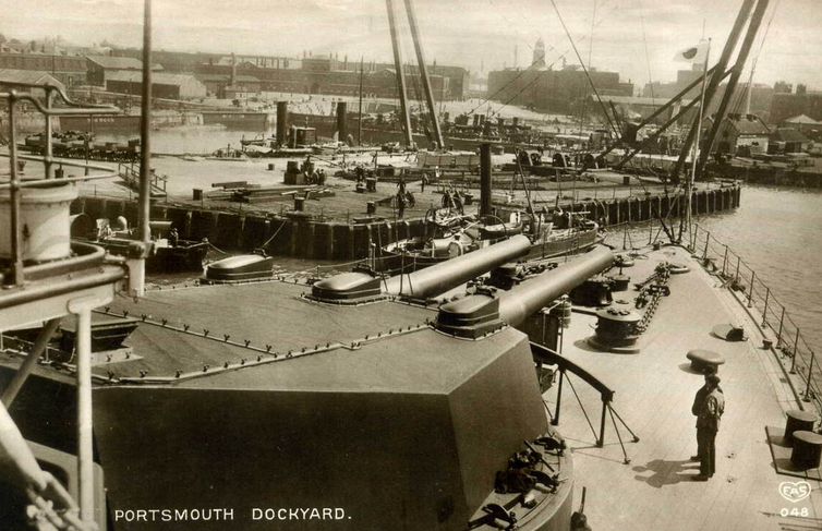 Носовая башня с 305-мм/45 орудиями японского броненосца «Катори», Портсмут