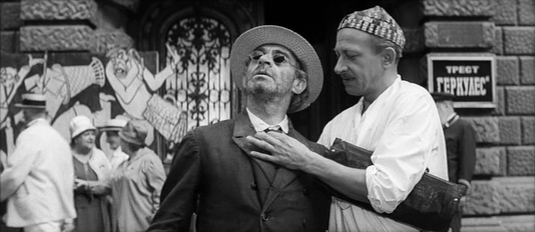 Кадр из комедии СССР Михаила Швейцера «Золотой теленок» 