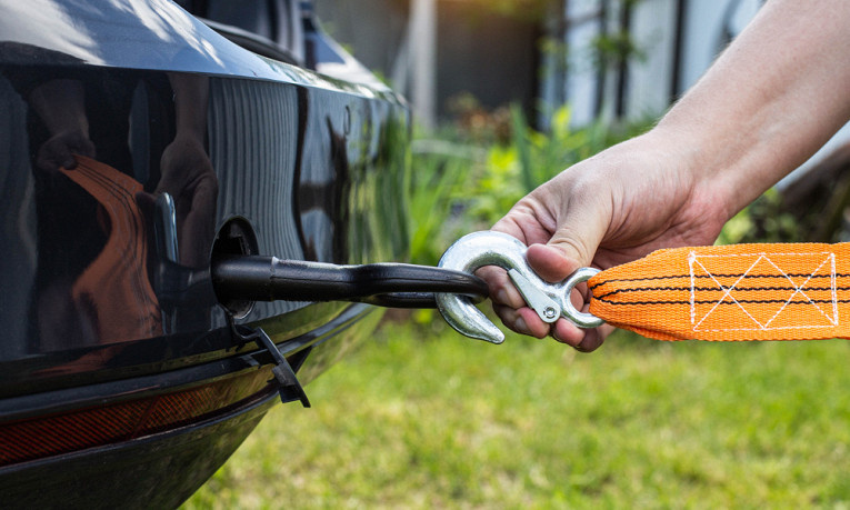 Буксировка автомобиля с АКПП ZF: правила и потенциальные риски