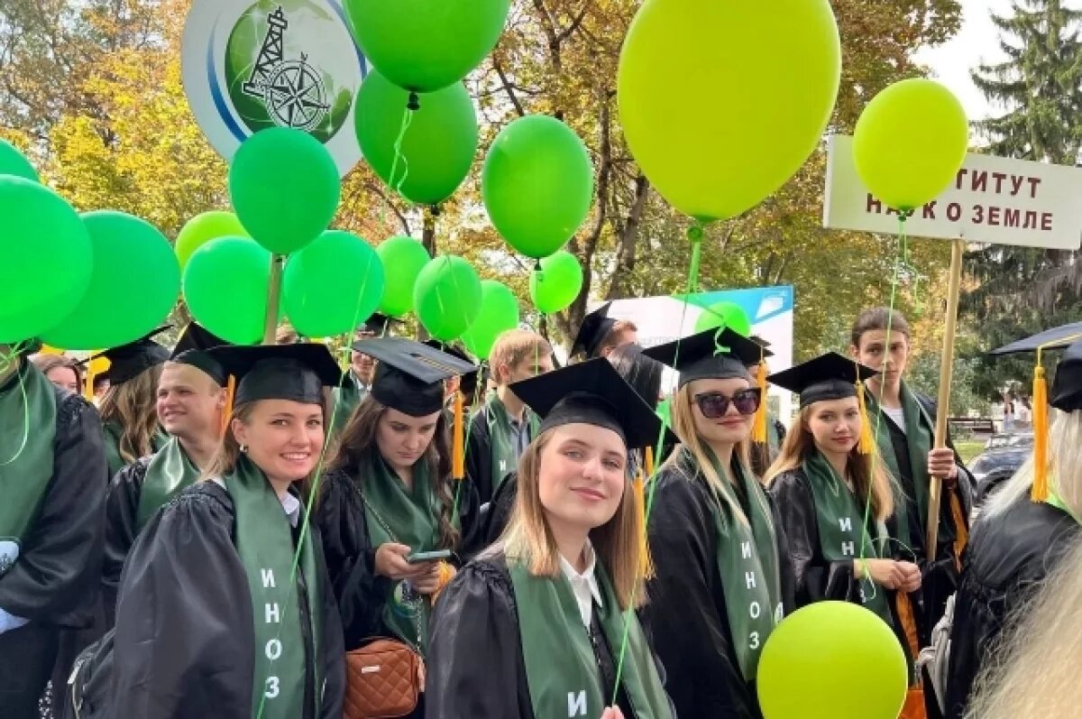    Выпускники омских школ могут заработать умом от 30 до 120 тысяч рублей