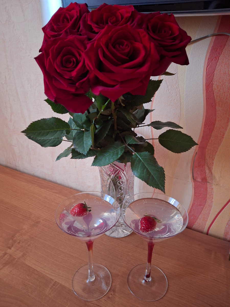 Праздники надо праздновать! Иначе зачем они нужны?))