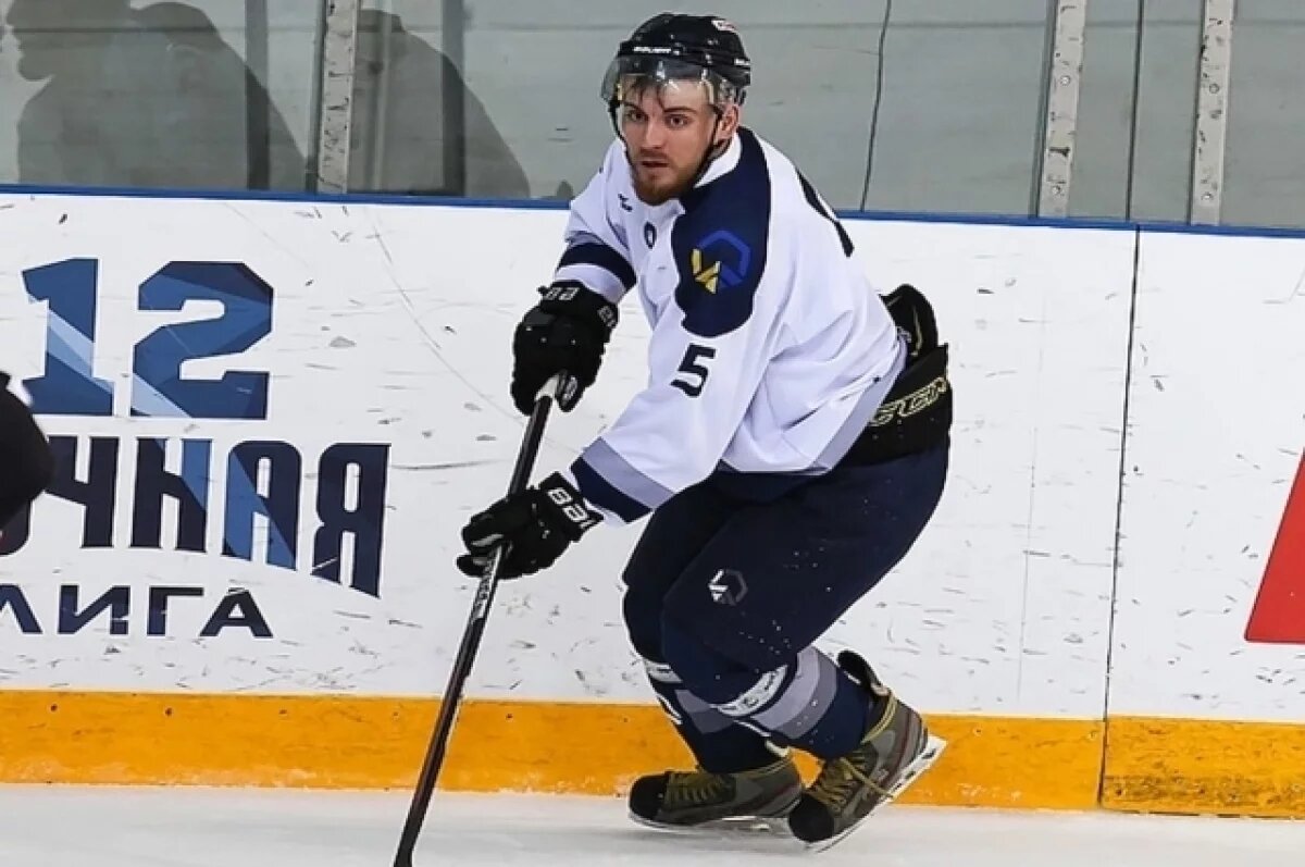    Игрок ночной хоккейной лиги Никита Котлов