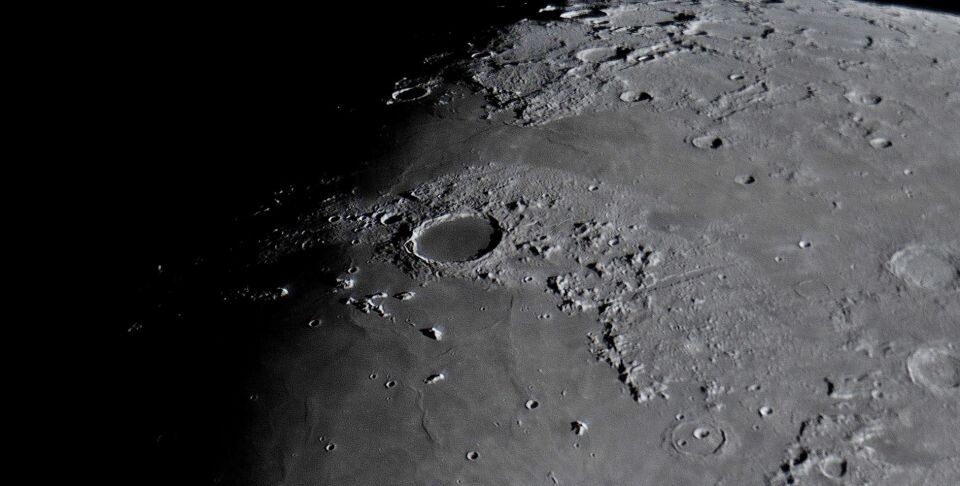    Растущая Луна. Источник: "Наблюдательный Барнаул"/Олег Петров