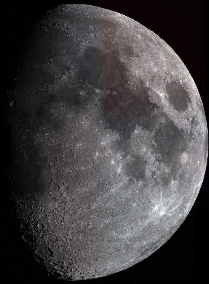    Растущая Луна. Источник: "Наблюдательный Барнаул"/Олег Петров