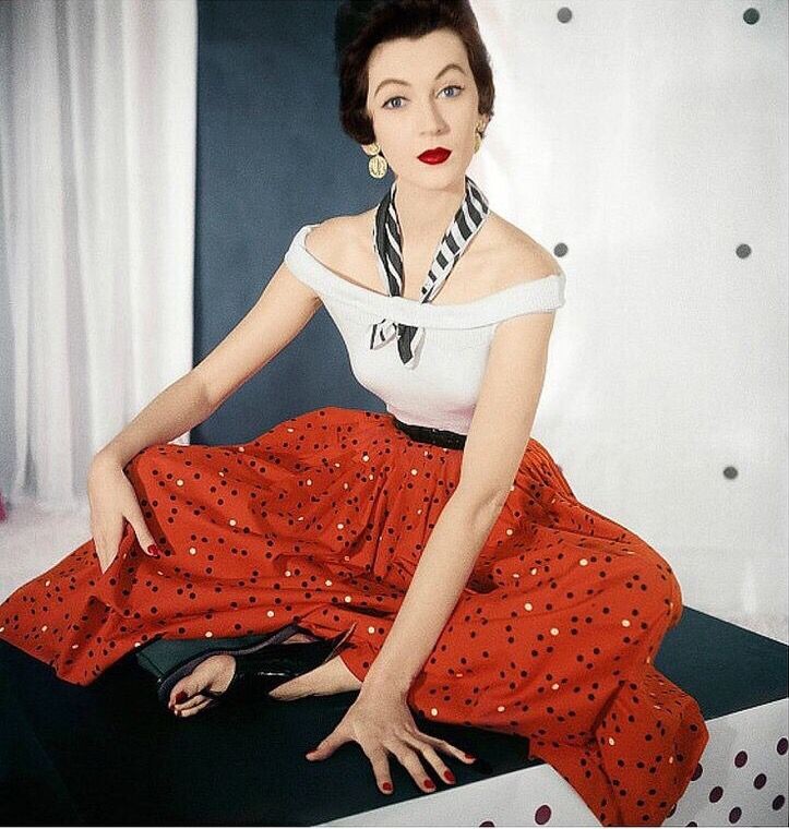 Dovima, photo by Horst, Vogue 1953