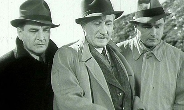 Пролистните изображение, чтобы увидеть следующий кадр из фильма «13-й участок» (1946)