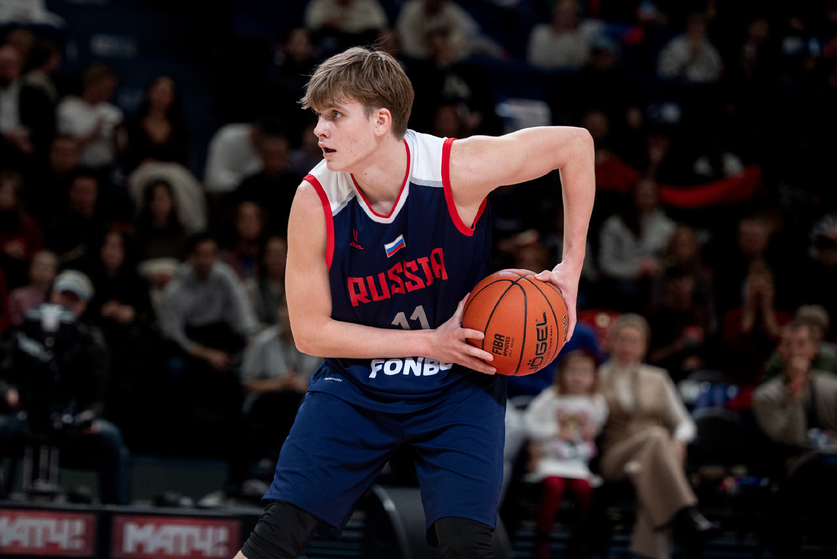 Илья Ермаков в матче за сборную