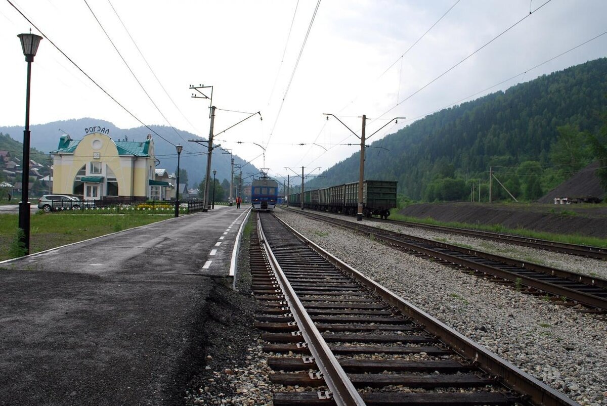 © Wikimapia.org / CC BY 3.0 (Ст. Таштагол, от которой предполагается строительство ветки в направлении китайского Урумчи. Проект был включен в план реализации Стратегии социально-экономического развития Сибирского федерального округа до 2035 г.)