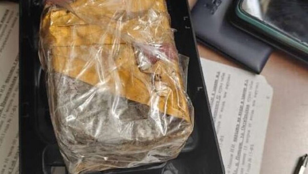     У курянина изъяли сверток с каннабисом, спрятанный в музыкальной колонке