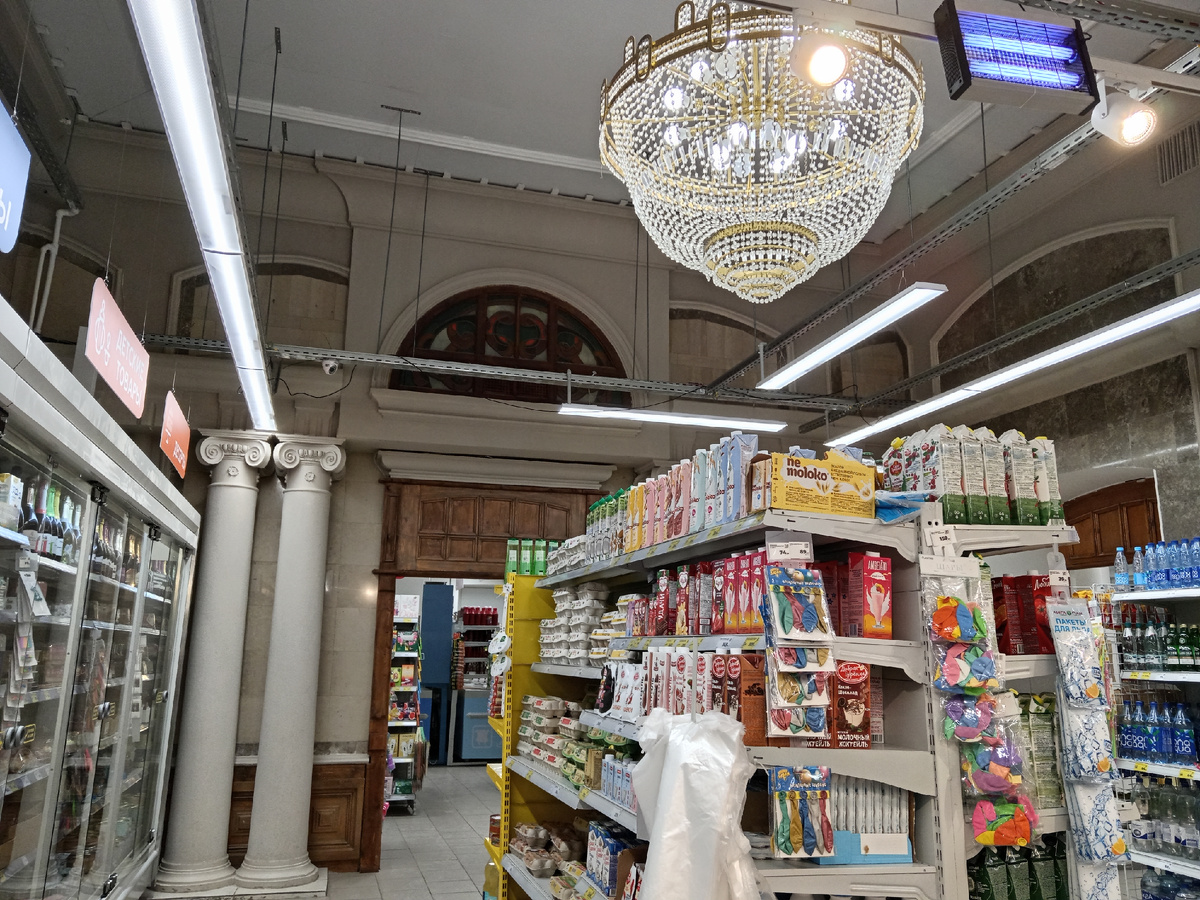 Интерьер одного магазина "Магнит" в Самаре. Фото автора. 