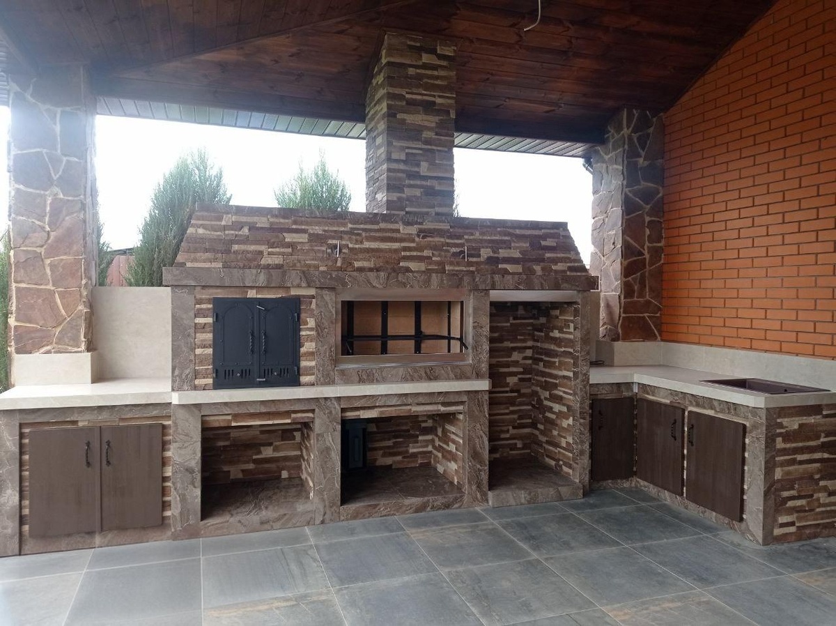 Барбекю комплекст в декоративном камне.