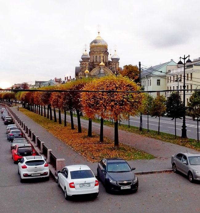 Вид на церковь Успения Пресвятой Богородицы на набережной Лейтенанта Шмидта /фото из личного архива, 2017/