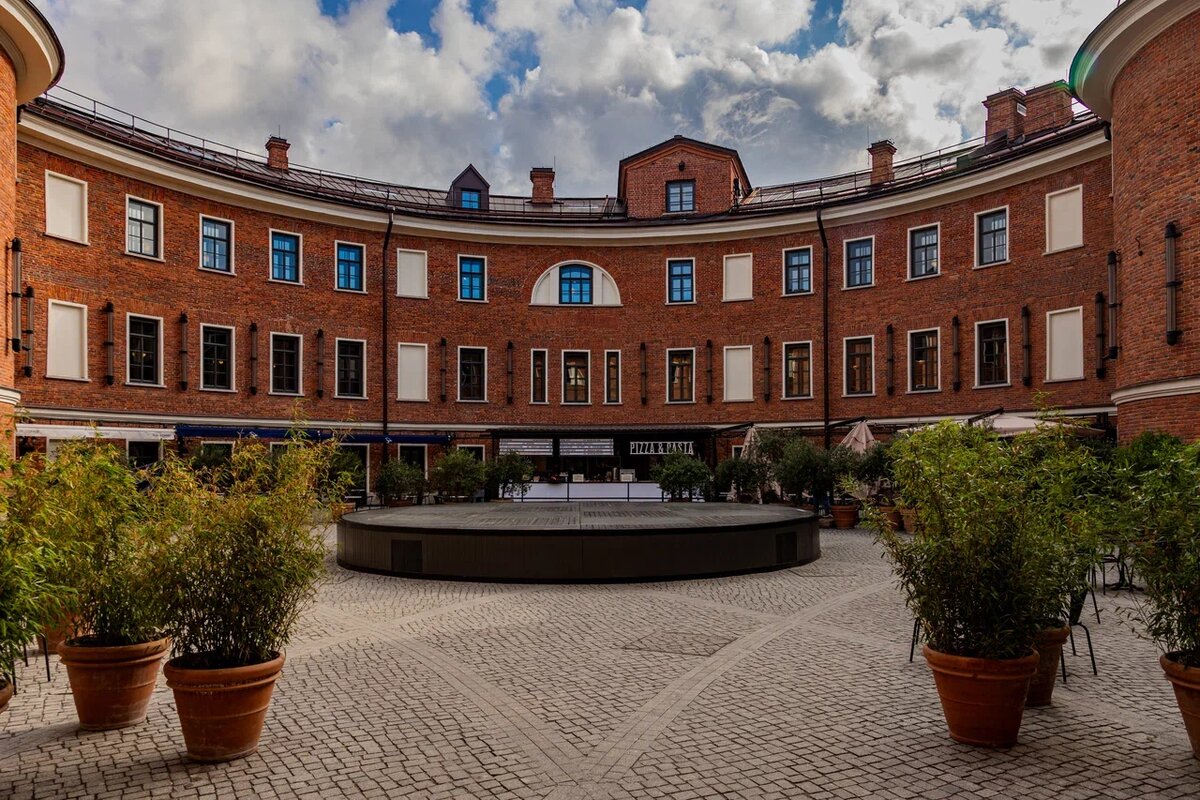 Внутренний дворик в Новой Голландии, Санкт-Петербург.