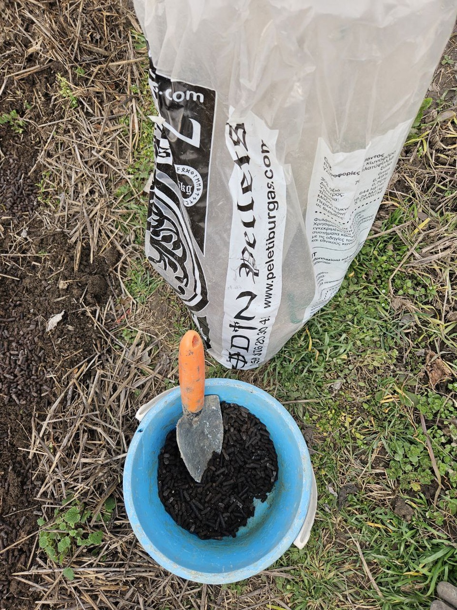 Органические удобрения - зола и гранулы