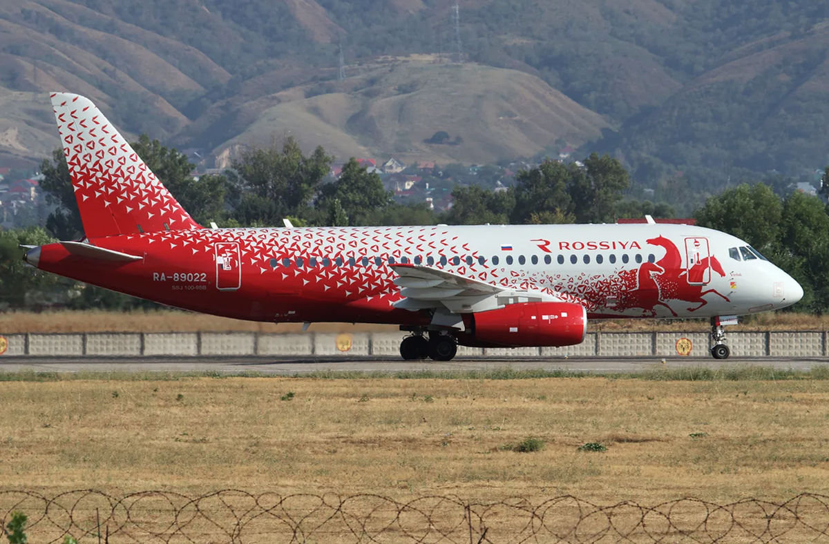 На фото этот борт в аэропорту города Сочи