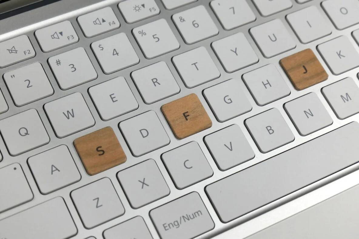 Ультрабук FMV Note C с крышкой, выполненной в технике кумико от Fujitsu Limited