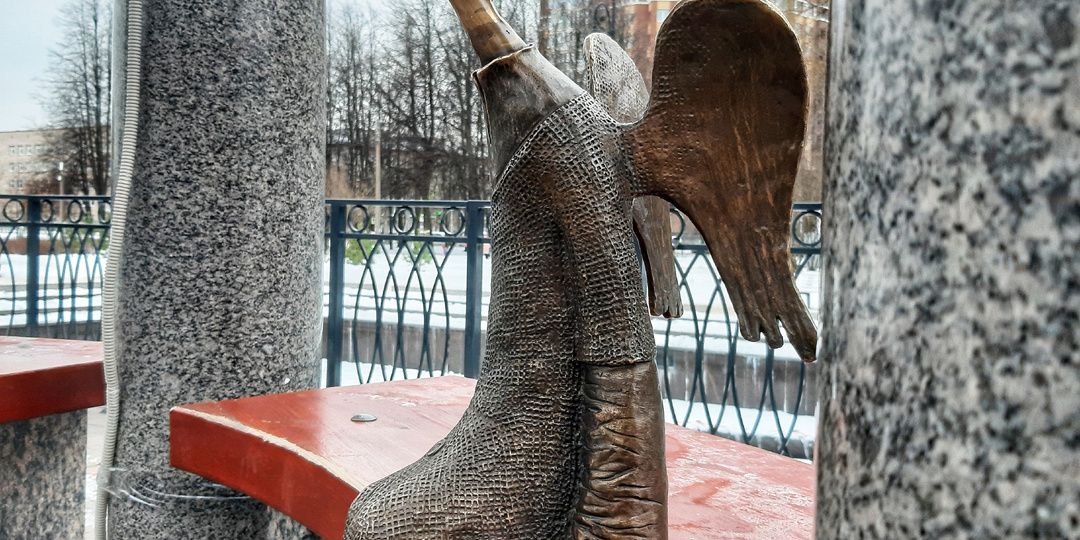 Изучая город... Санкт-Петербург – город ангелов. Босоногий ангел «Любашик» в Любашинском саду.