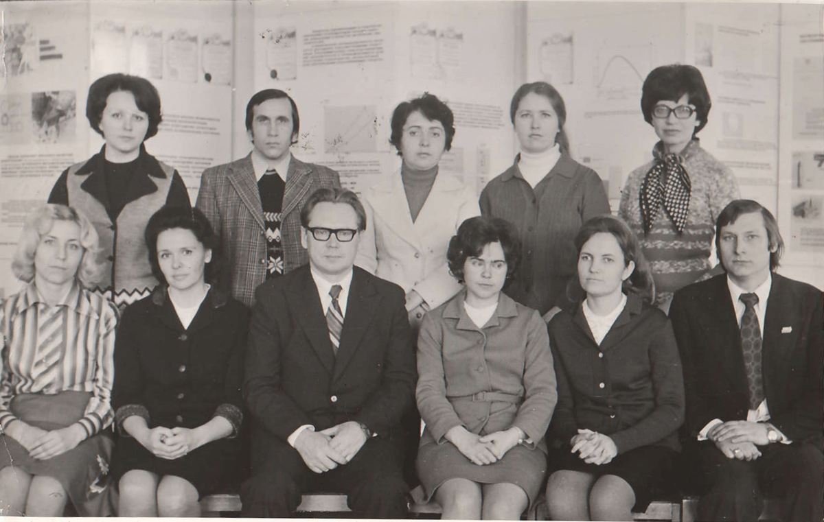 Научные сотрудники и преподаватели кафедры органической химии в 1977 году
