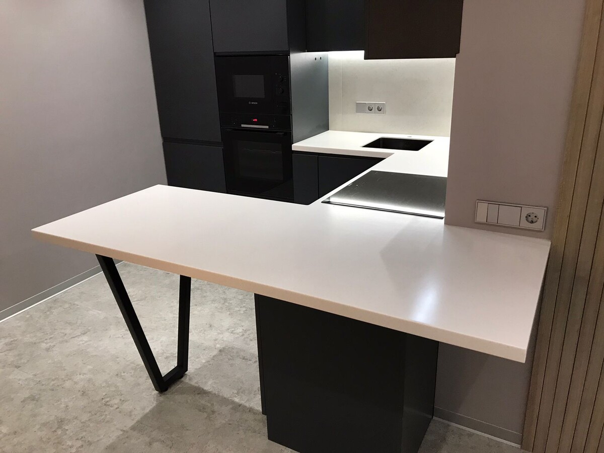 столешница из белого акрилового камня