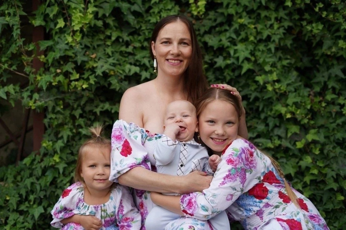 Мария, её дочери Мариэль, Розалия и младший сын Ягуар