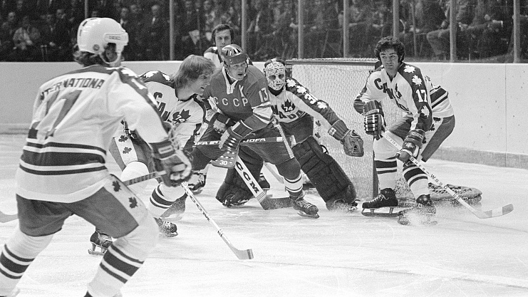 Фото с яндекс.картинки (на пятачке у ворот канадцев)