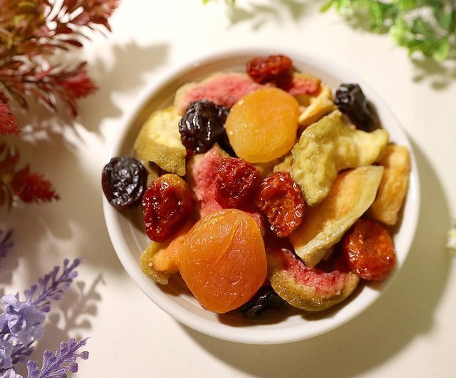 Сухофрукты — натуральная сладость и энергия в каждой горсти. Идеальный перекус! 🥜🍇