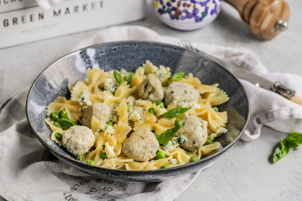 
Паста «Манхэттен» с куриными фрикадельками и сыром Блю чиз